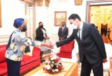 صورة السفير المصري في مالابو يلتقي وزير السياحة والثقافة في غينيا الاستوائية