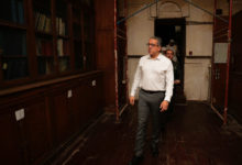 صورة وزير السياحة يتفقد مكتبة المتحف المصري