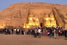 صورة محافظ أسوان: 3 آلاف سائح وزائر مصرى شاهدوا تعامد الشمس بأبو سمبل
